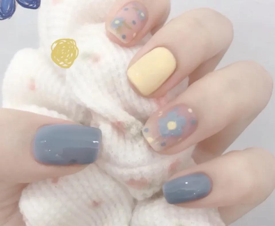 把春天画在指甲上吧,将春天画在指甲上