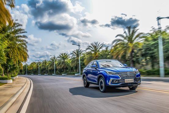 奔驰宝马都跑不掉的五菱神车,宝马x4和长安cs85