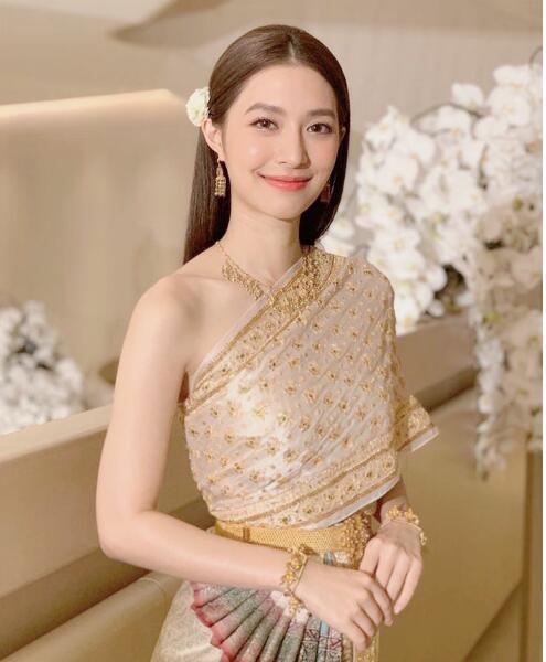 泰媒评,穿泰服泰国前十名最漂亮女星