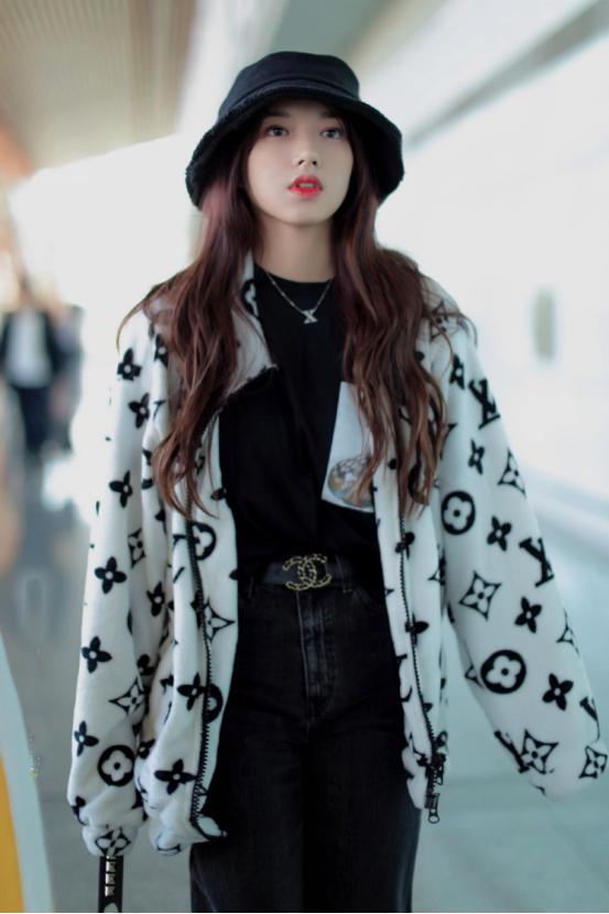 程潇皮衣穿搭,程潇同款甜酷风穿搭教程