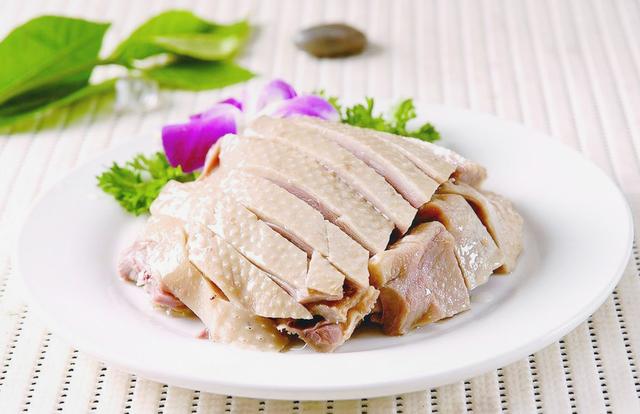 后疫情时期，镇江的这篇盐水鹅文章，真正好味又耐人寻味