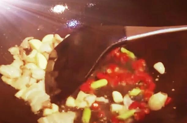 豆干炒肉脂肪含量高吗,饭店豆干炒肉怎么那么好吃