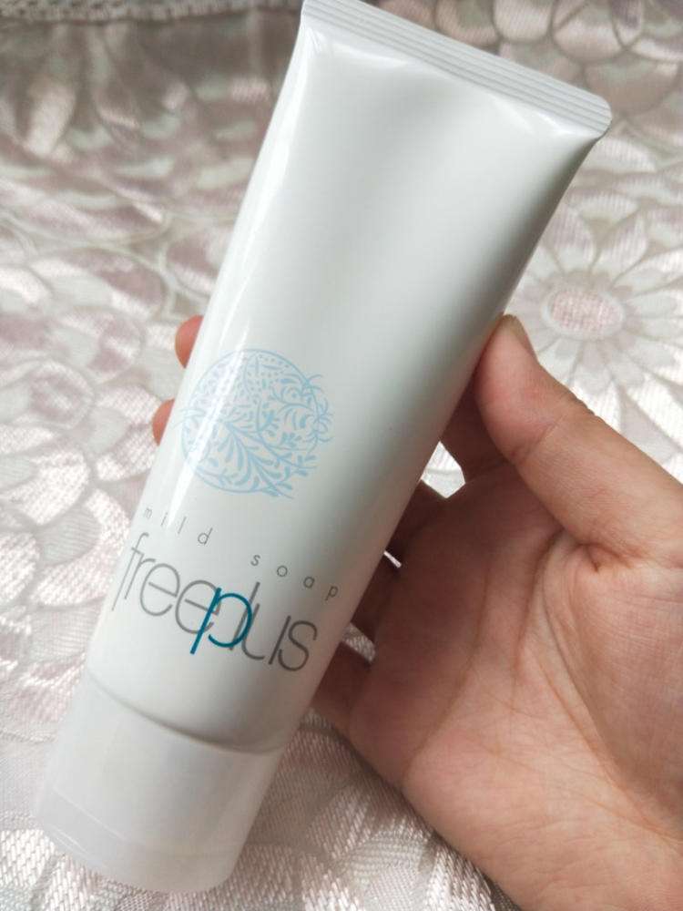 化完妆如何让脸部不那么油腻,化完妆如何让皮肤显得很亮很透