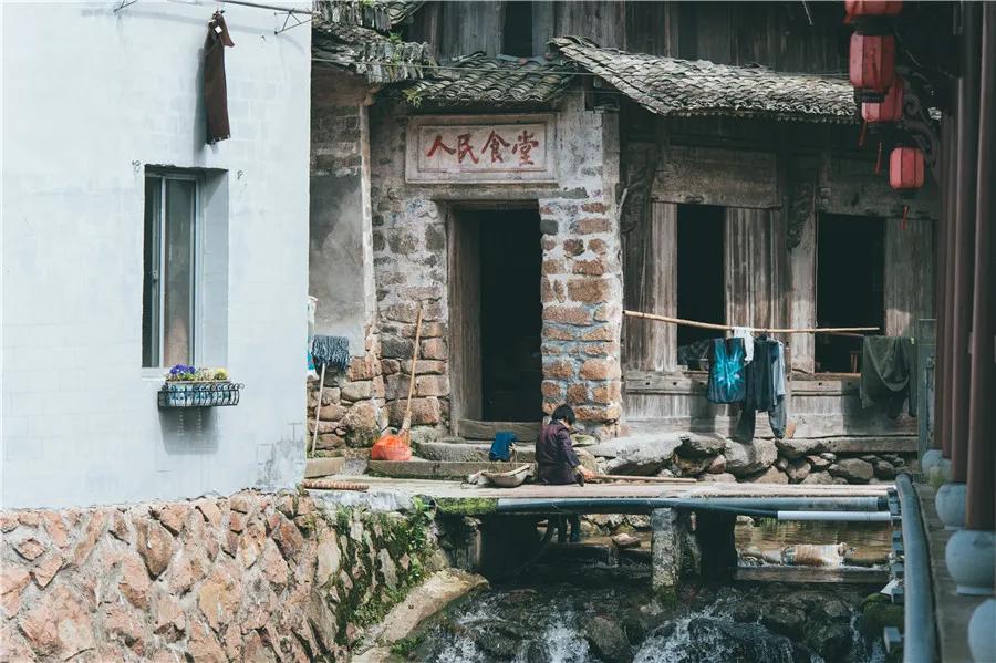 每天要喝掉两杯奶茶,每天要喝2000ml咖啡