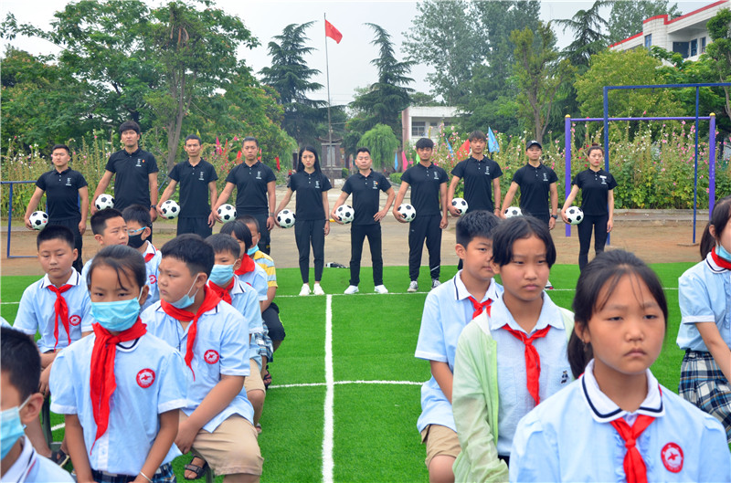用爱心托起未来和希望洛阳五度健身捐资助教梁村小学操场竣工典礼