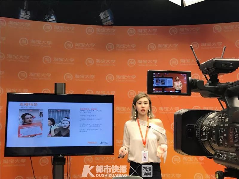 “薇娅李佳琦坐飞机，我走路”有时月入6位数，有时焦虑到要崩溃