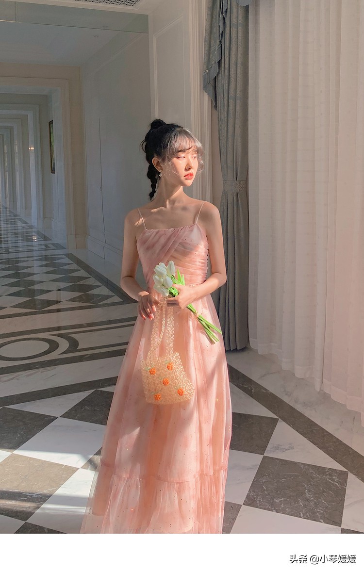 被惊艳到的一款小黑裙,被新买的裙子上条纹惊艳到了