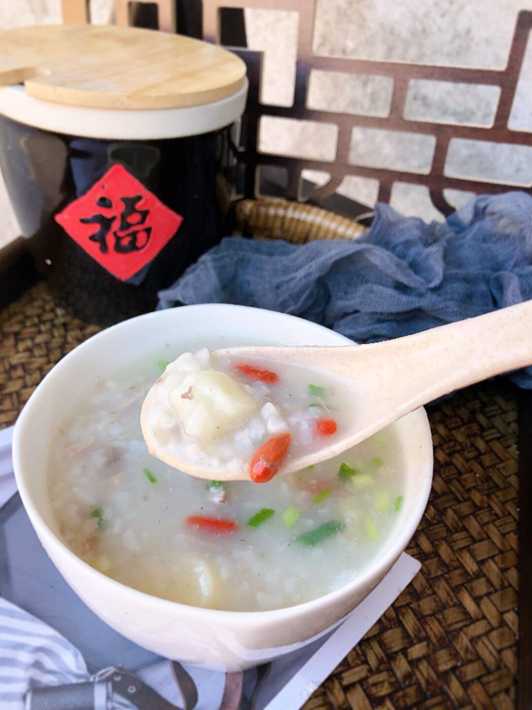 秋季润肺养胃粥早餐做给家人吃吧,秋季养生粥多喝养胃还能解决秋燥