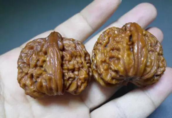 才买的文玩核桃怎样更快盘出包浆,文玩核桃出包浆以后怎么盘玩