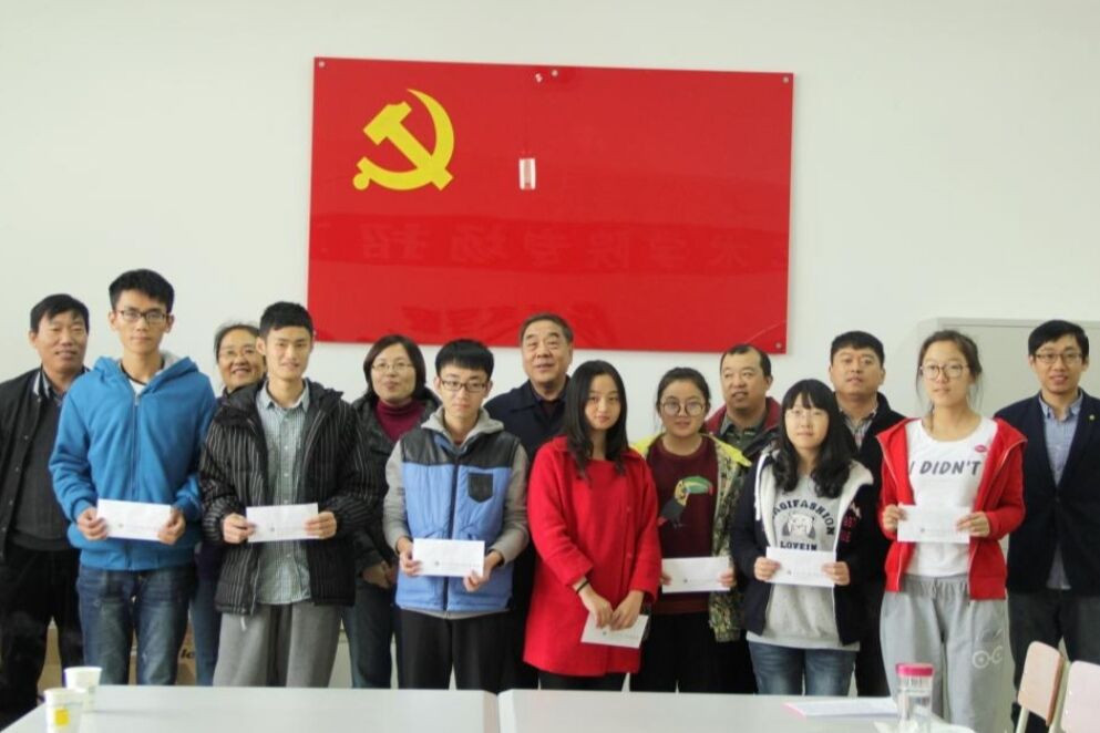 一般在大学入党辅导员会给谁,大学生入党支部书记和辅导员