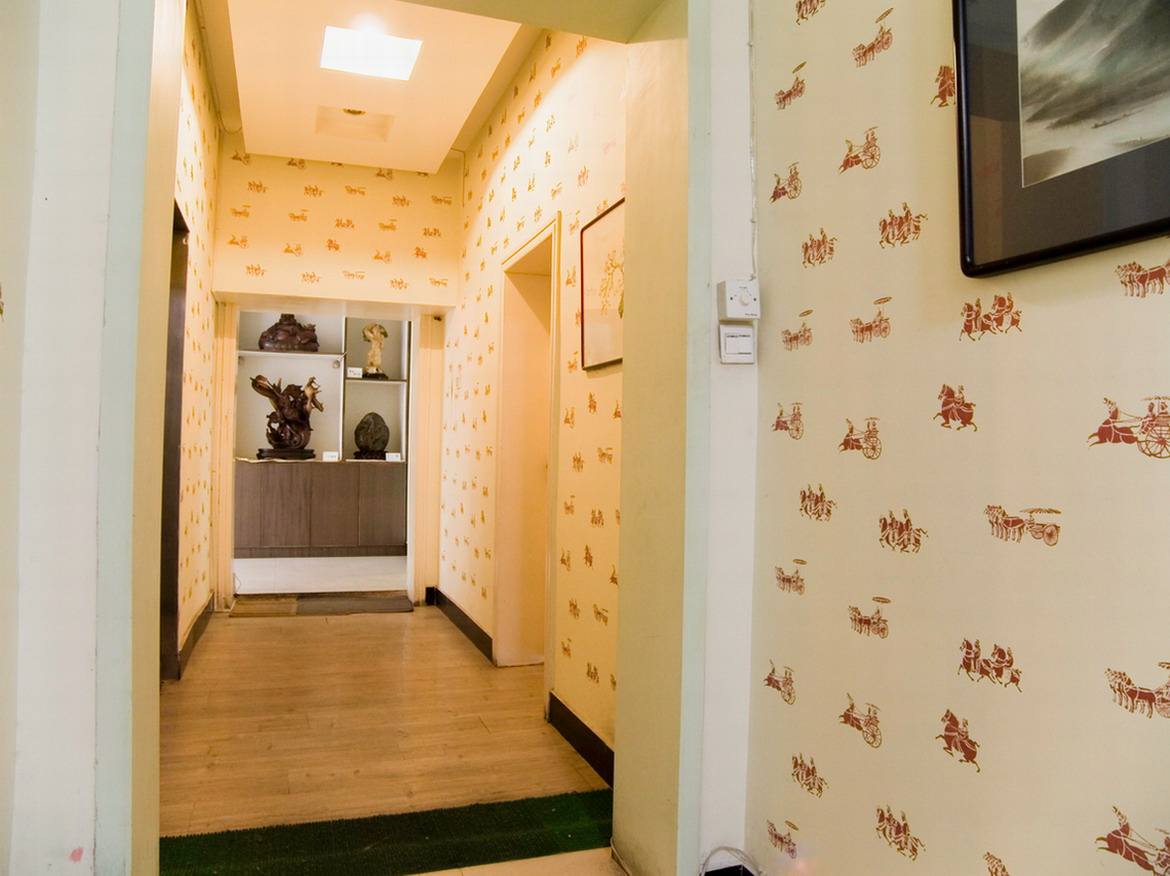 墙面翻新自粘墙纸,怎样用自粘墙纸自己装修房子