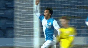 以前练体操的吧？U18神仙球：狂奔+空翻+插手他一家子都是球星