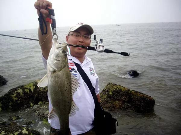 海钓用路亚竿还是用矶钓竿筏竿,筏竿矶钓竿路亚竿的区别是什么