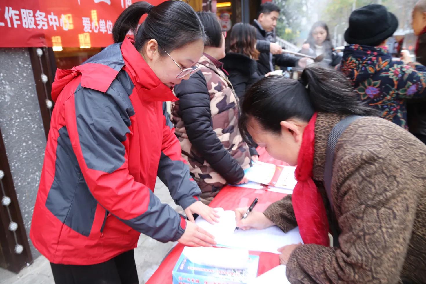 武汉市西马街高雄社区浓情腊八节温暖邻里情！