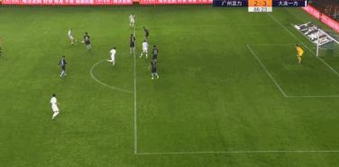 恒大两弃将却一战征服主帅崔康熙,崔康熙对恒大赛后