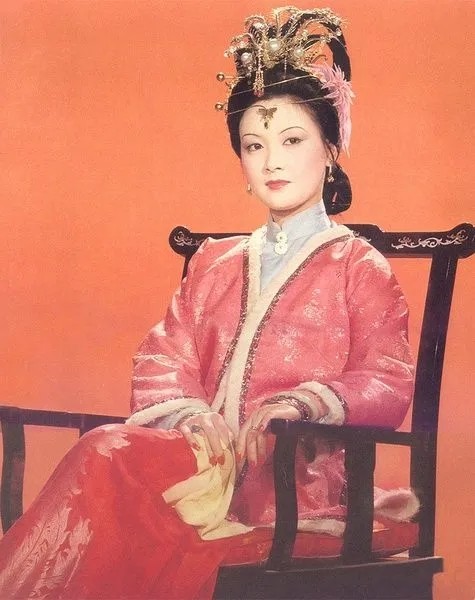 有皱纹依旧很美的女明星,皮肤松弛长皱纹的女明星