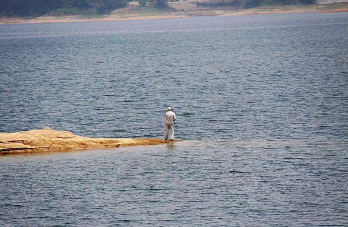 路亚竿选择看哪些指标,新手钓白条路亚竿怎么选择