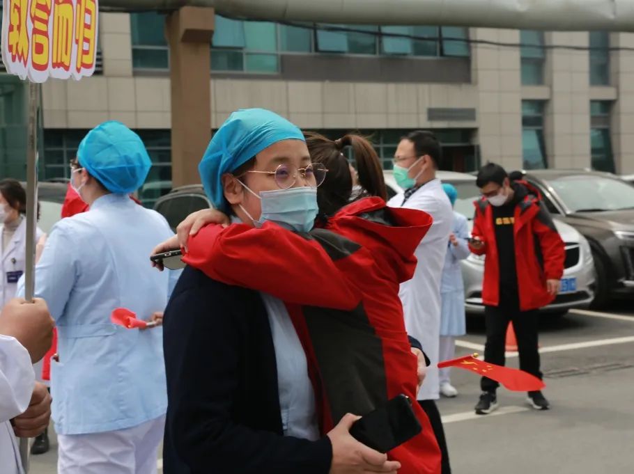 摆渡人南通,护送驰援武汉医疗队凯旋归来