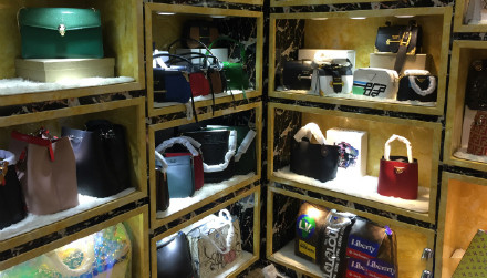 海外代购的奢侈品靠谱吗,海外代购的奢侈品有假吗