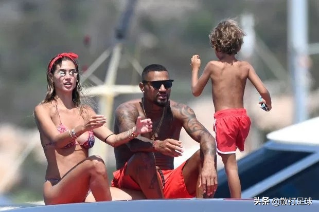 足坛夫妇秀恩爱,足坛夫妻秀恩爱