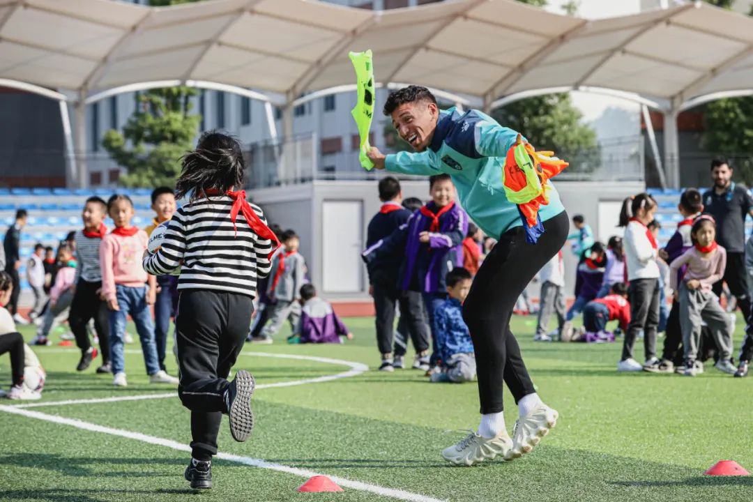 共建活动|支云狼兵走进南通紫琅一小，共度冲甲三周年纪念日