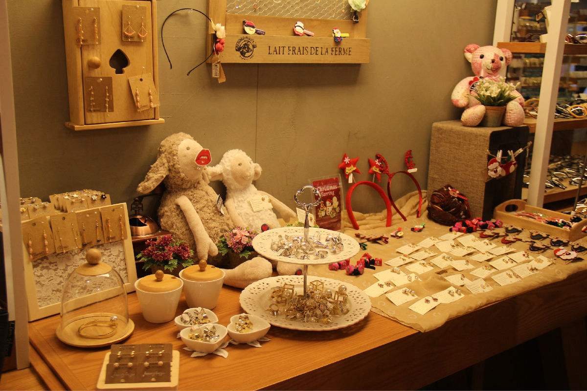 小饰品连锁店加盟排名,饰品小店加盟哪个品牌好