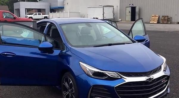 雪佛兰全新科鲁兹rs赛道动态表现,科鲁兹rs1.0t三缸测评