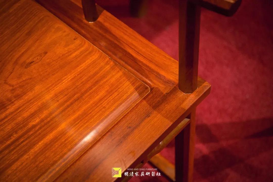 一张椅子风景图,一张好的官帽椅可以保证坐的舒适