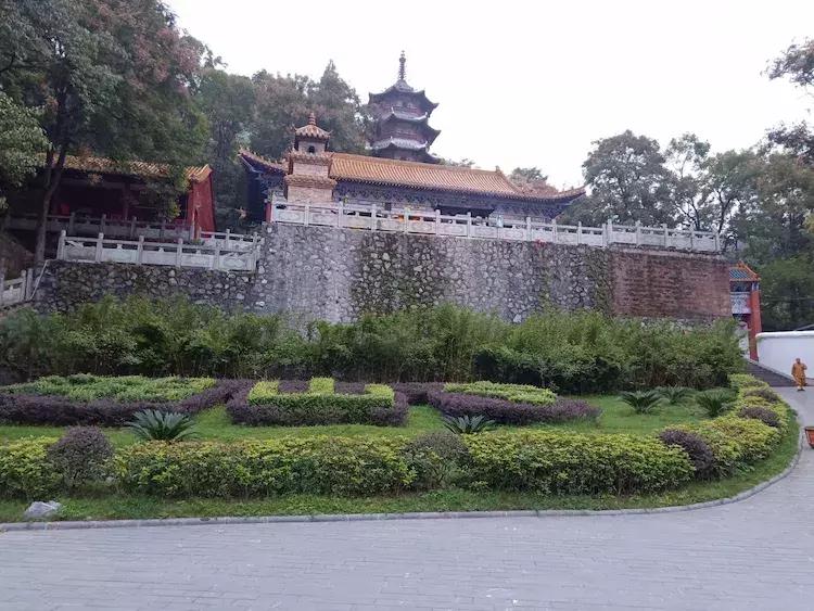 夜幕下的清泉寺,夜幕下的湛山寺