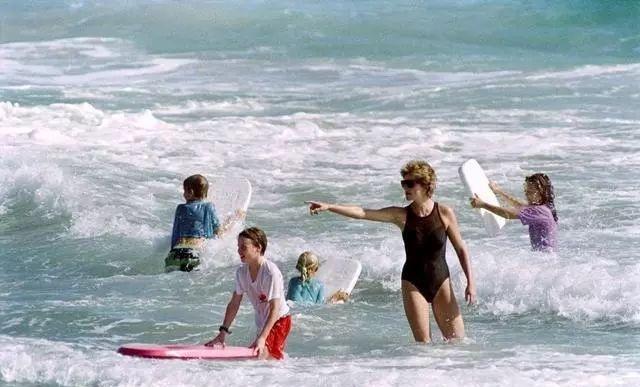 戴安娜母亲教育孩子,戴安娜是个好母亲吗