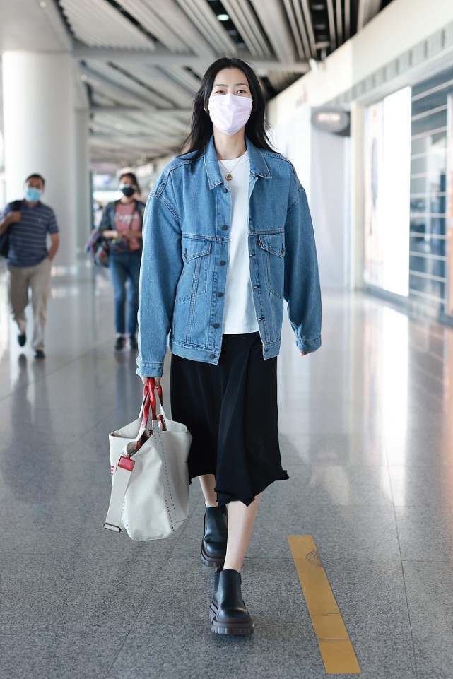 刘雯身高178的脚42码,刘雯的逆天长腿