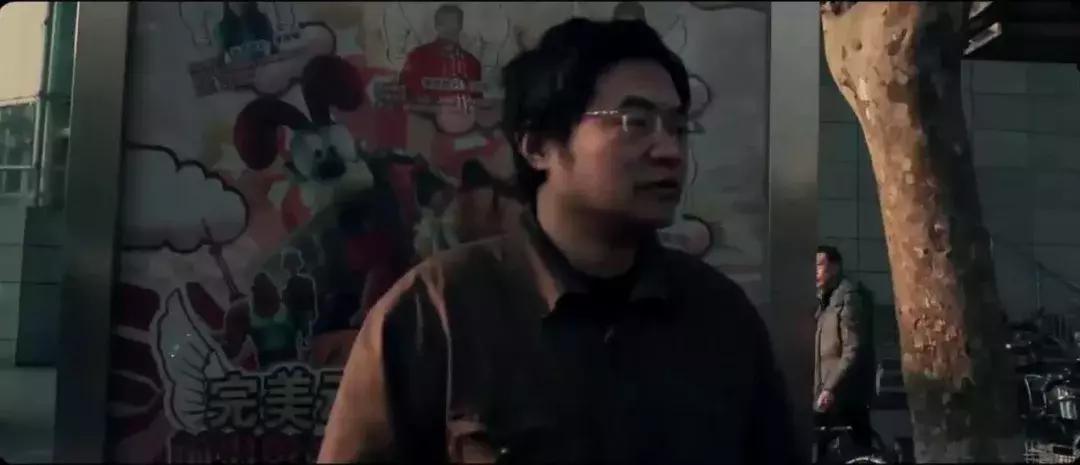 删*片毛**,讲荤段子,还不洗澡,但他教出的学生却能为刘德华写歌