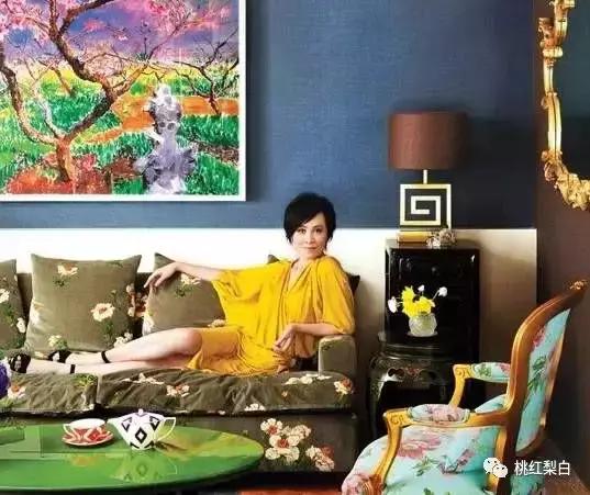 刘嘉玲和天价娃娃合影,刘嘉玲买画