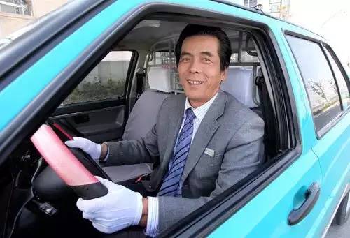 她叫九妹，在武汉做文员，月薪3000，她是这样生活的