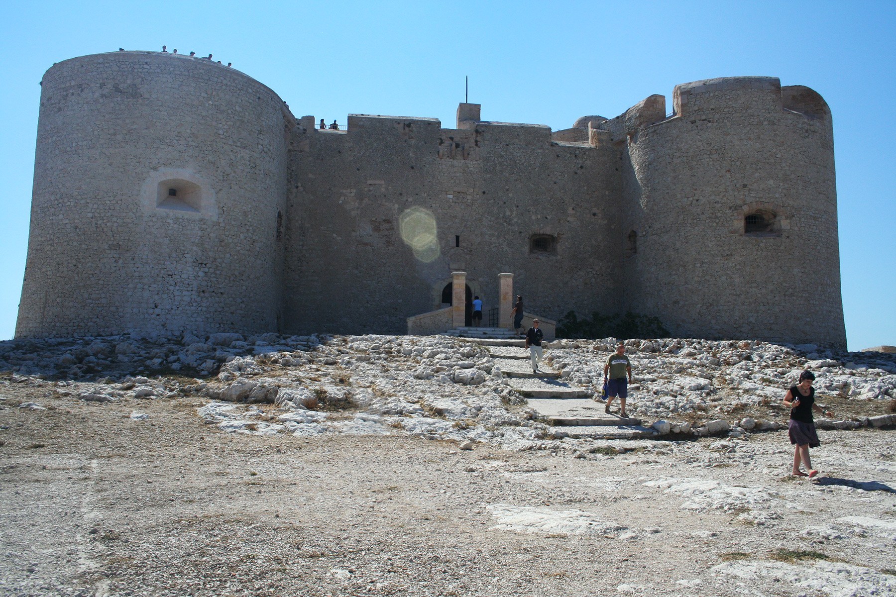 一座以偷窃闻名的城市，却被法国写进*歌国**，它到底有什么魅力？