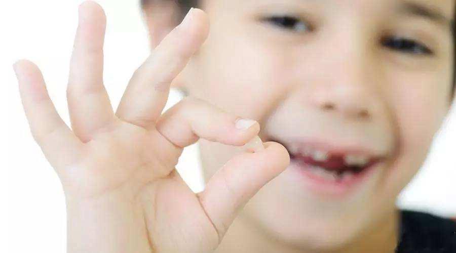 牙齿里出外进，一张嘴以为是海鱼……这都是你小时候换牙惹的祸！