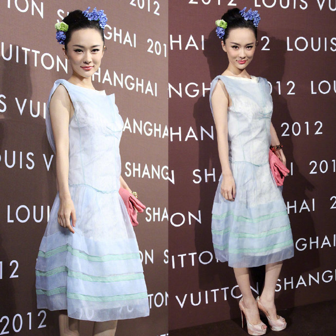 霍思燕抹胸波点裙,霍思燕吊带裙全身照