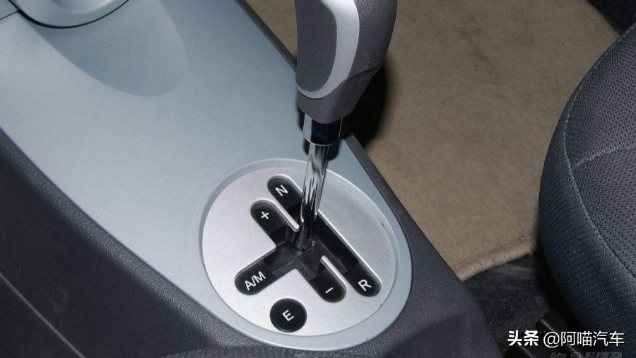 买车选自动还是手动哪个油耗最低,买车到底选择保值还是性价比