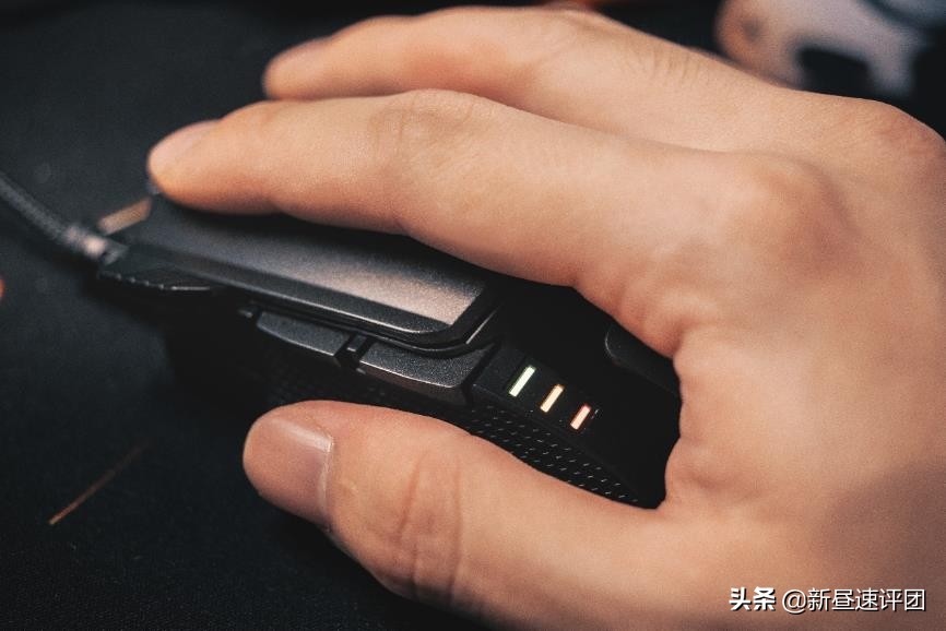 PMW3389加持，模块化设计鼠标骨伽700MEVO评测