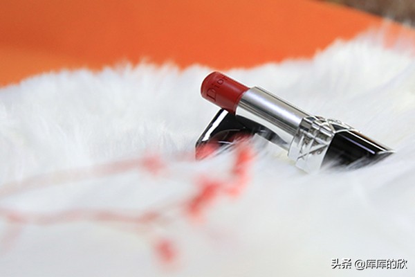 涂口红喝水如何不沾杯,口红沾杯如何喝水