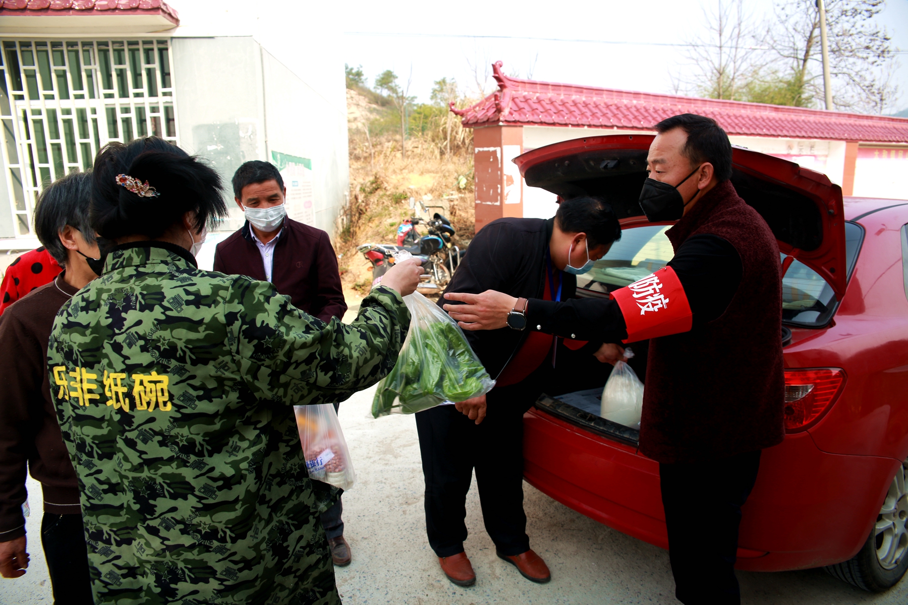 一手抓生产一手抓防疫的宣传报道,一手抓防疫一手抓生产相关简报