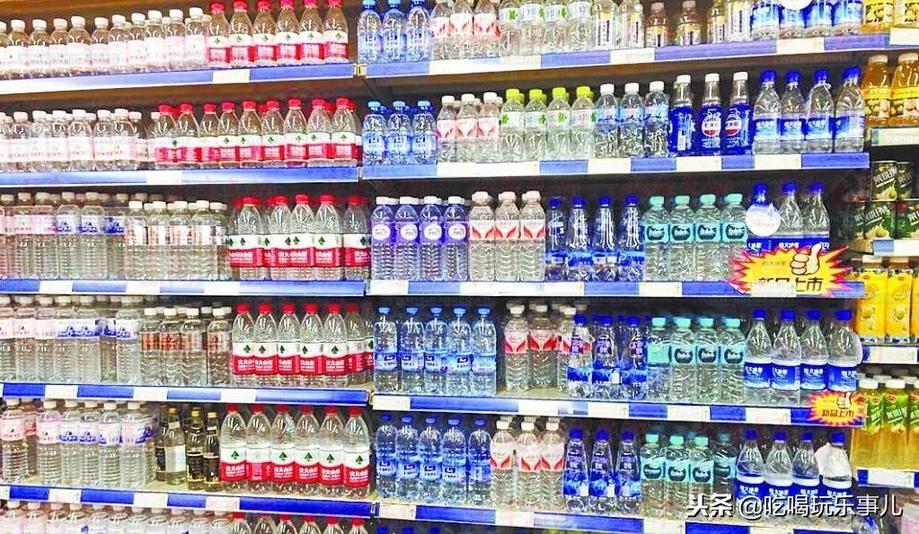 依云矿泉水有什么特别的吗,依云矿泉水口感差不多的