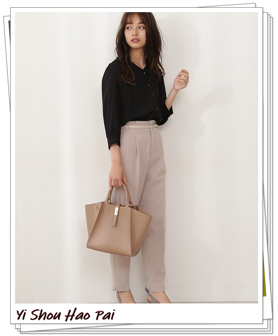 米色裤子的穿搭,米色的牛仔裤轻熟