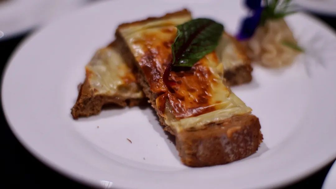 家要有人住才有灵气,家应该有两个繁华都市的栖身之所