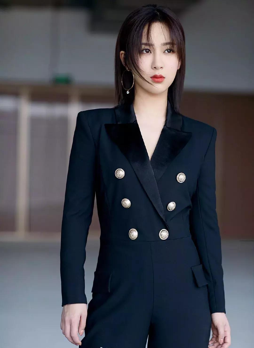 亲爱的热爱的佟年的身份曝光,亲爱的热爱的佟年身份爆光哪一集