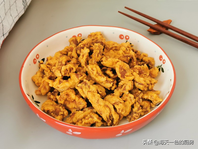 猪肉条这样炸不干不柴外焦,带皮的猪肉怎么炸才不会油溅出来