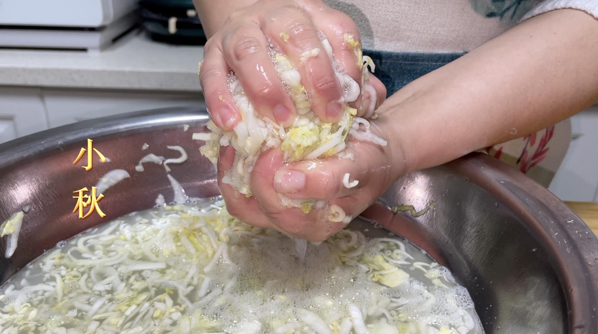 2放2不沾，腌出来的酸菜不烂不长白噗，又酸又脆，吃一冬天没问题