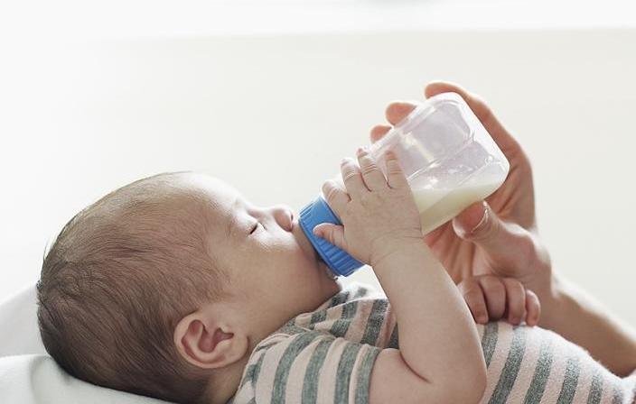 想给宝宝换奶粉了,宝宝一周岁换奶粉还需要转奶么