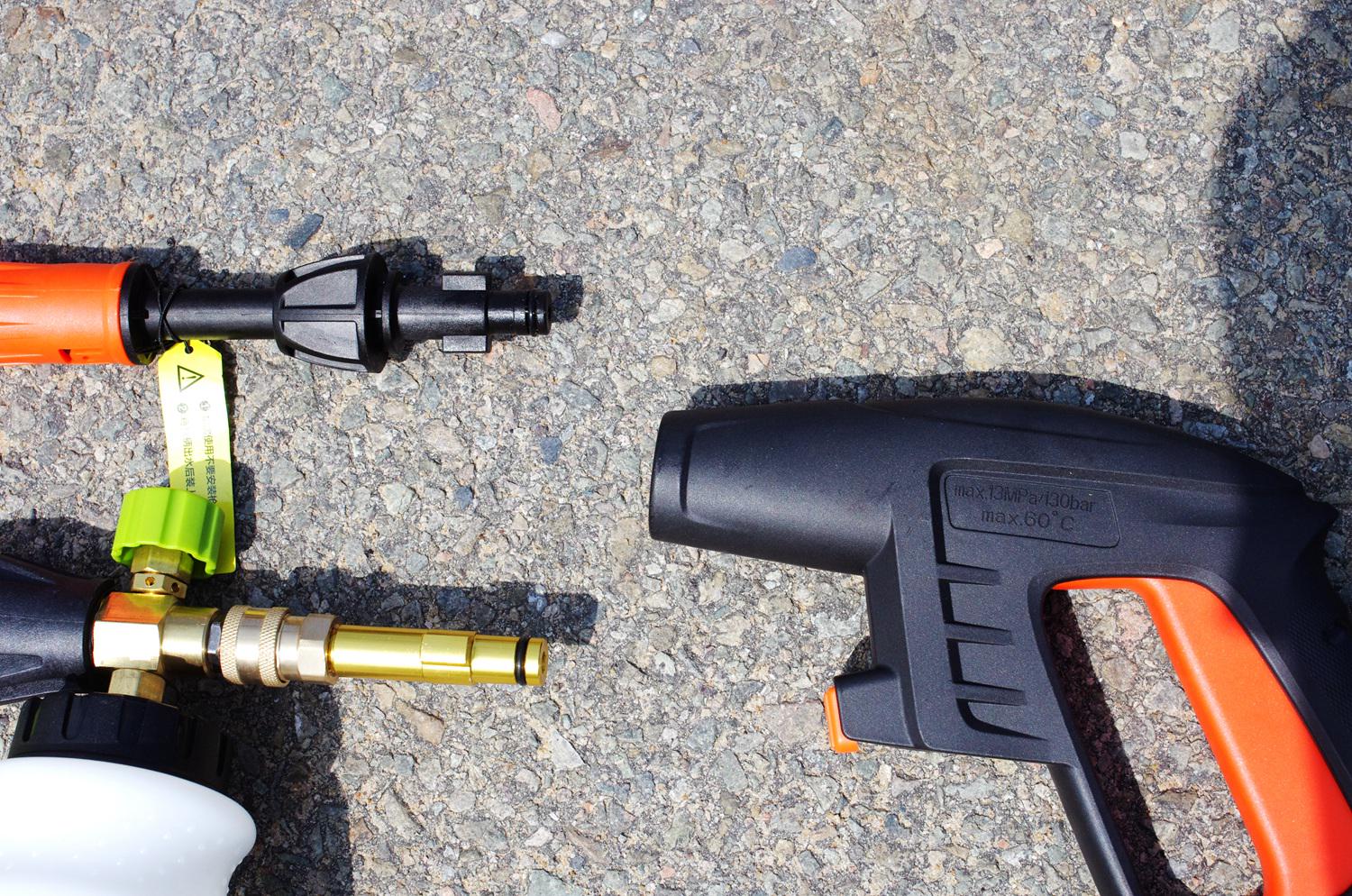 汽车塑料上的污渍怎么去除,汽车上的油烟污渍如何处理