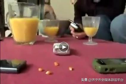 崩爆米花真实视频,手机爆炸变成了爆米花搞笑视频